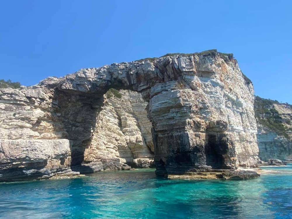 🚤 Croisière privée à Paxos et Antipaxos – Grottes bleues, baignade et village de Gaios