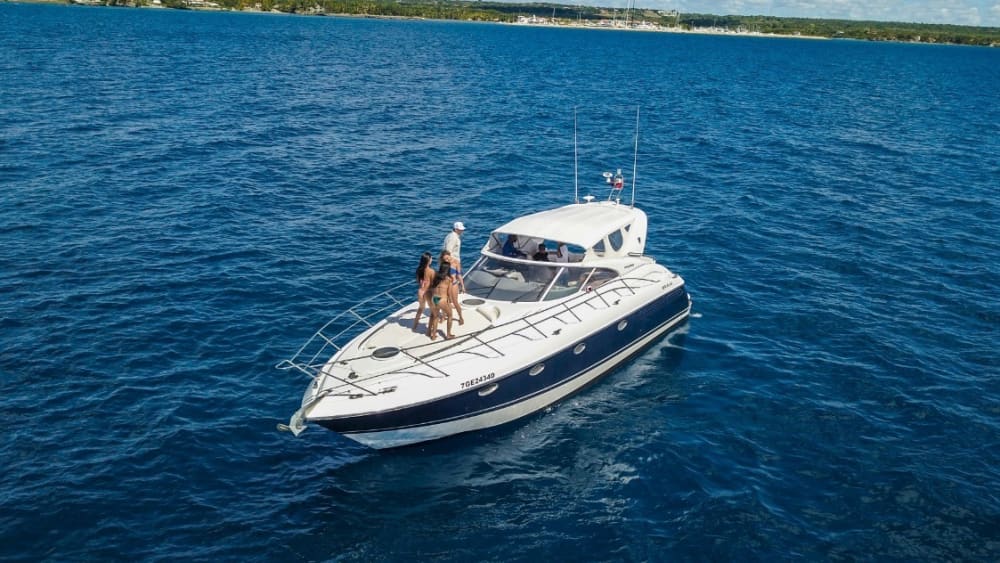 Disfruta del sol en una excursión en barco de 9 horas en La Romana.