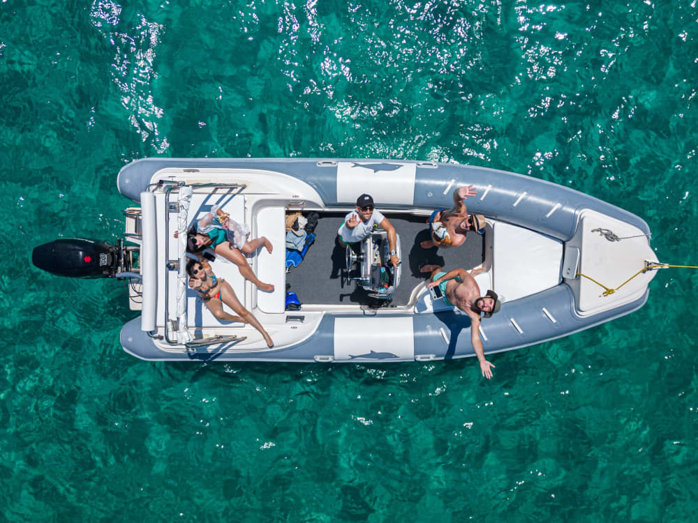 Fuga da Pola: 3 ore e 30 di relax su un motoscafo.