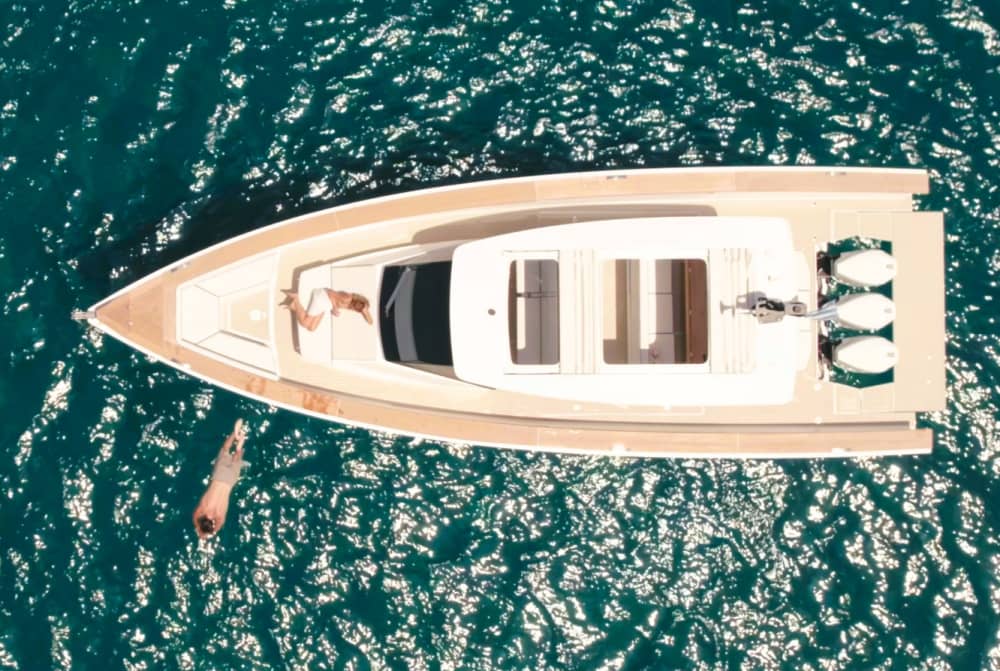 Entfliehen Sie an die ruhigen Küsten der Insel Rhenia – Halbtagestour