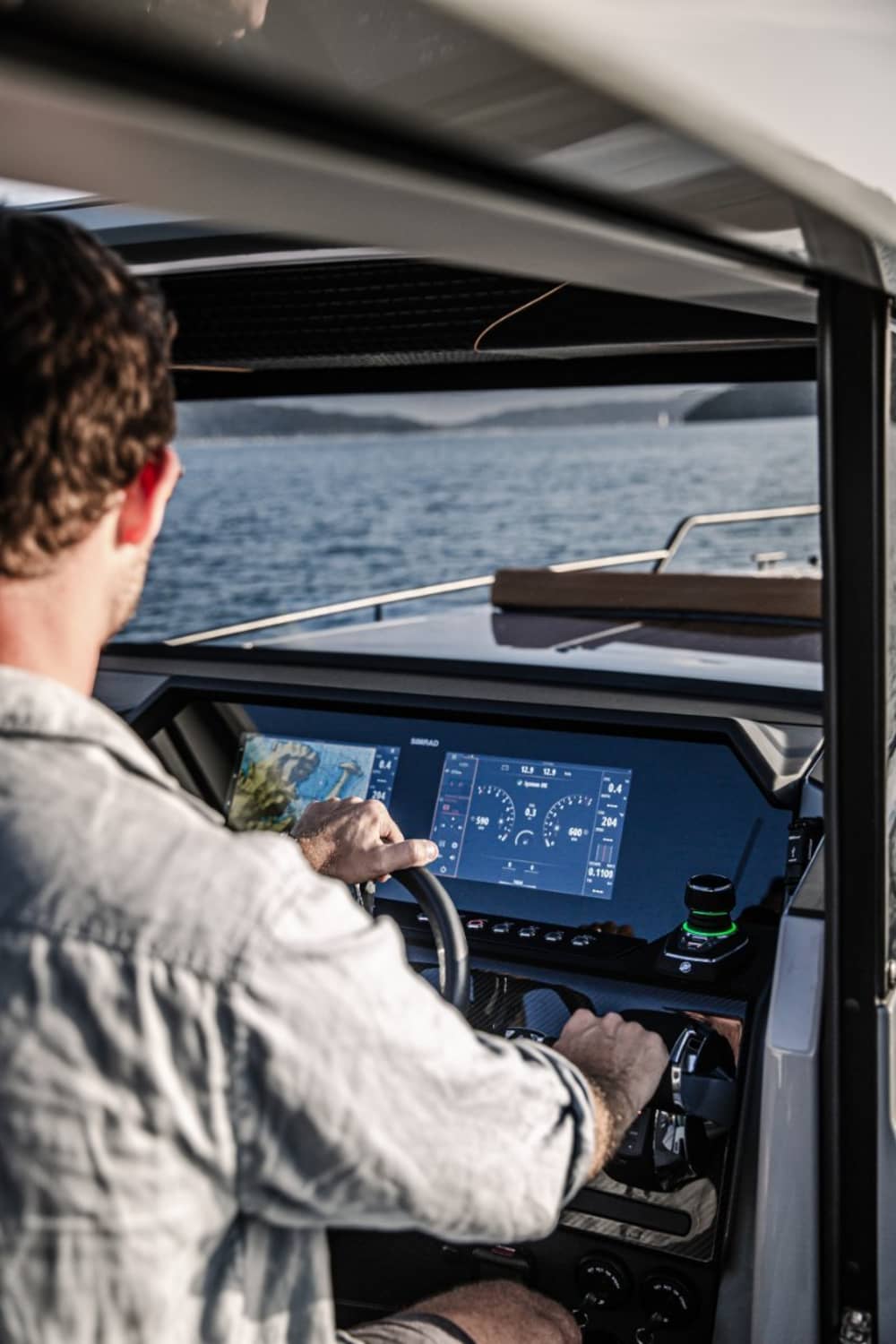 Navegue pela serenidade: escapada de meio dia na Ilha Rhenia