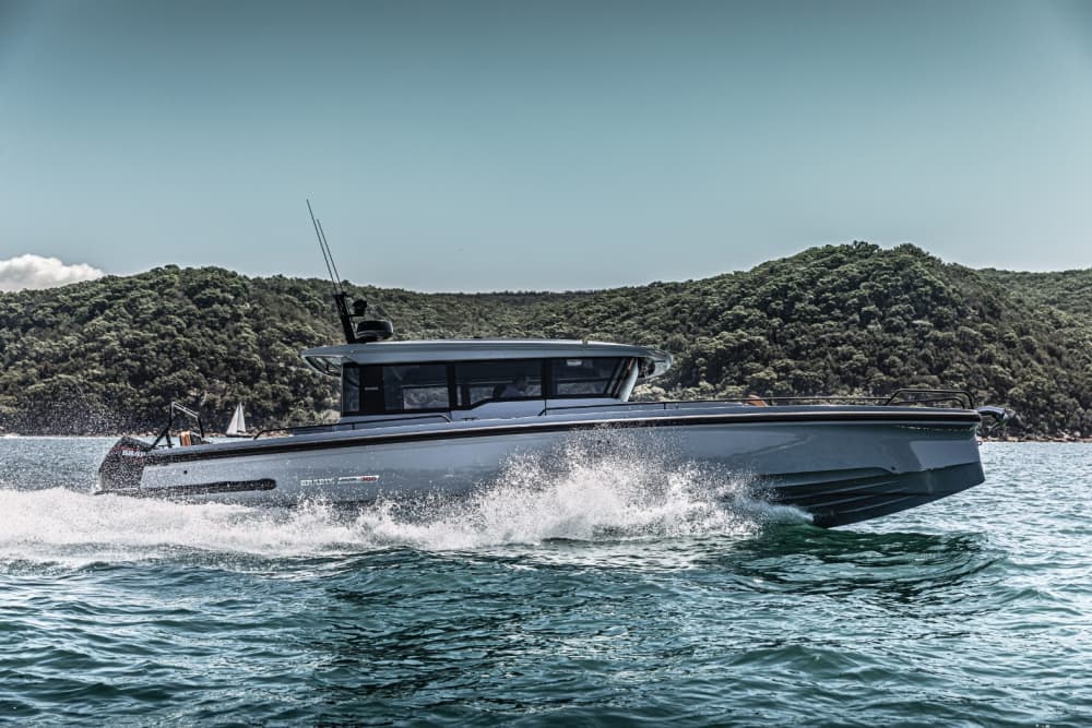 Navegue pela serenidade: escapada de meio dia na Ilha Rhenia