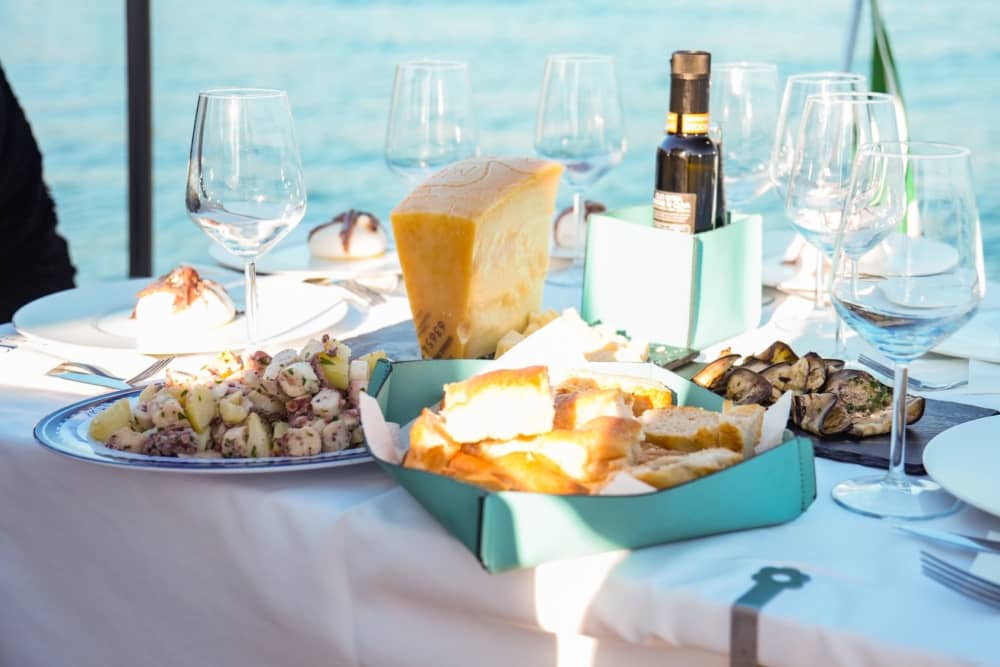 Полный день 5 Terre на традиционном Гоццо