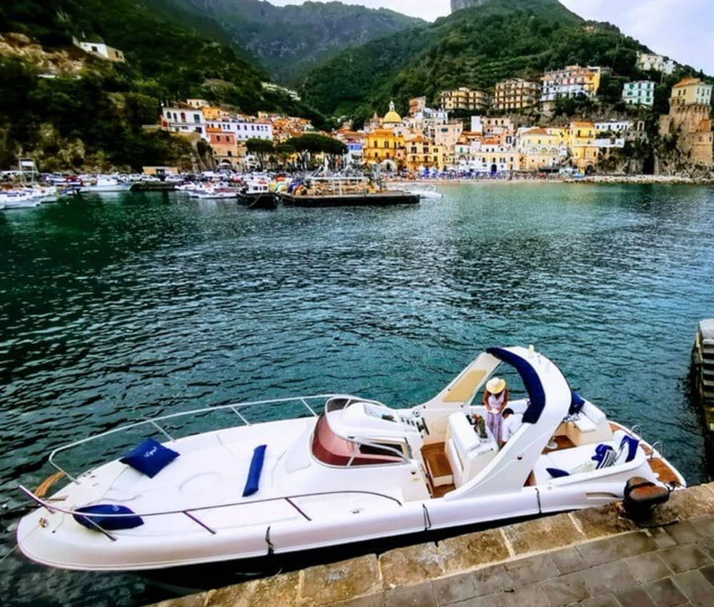 Upptäck Salerno: En heldag i solsken på en motorbåt