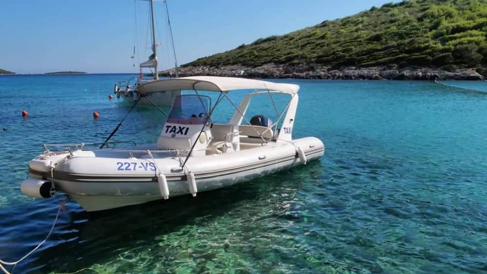 Your day in Vis: Rent a motorboat for 9h of discovery