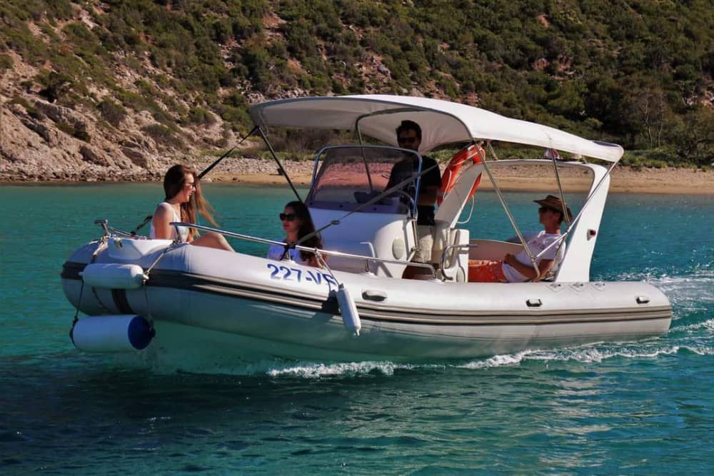 Your day in Vis: Rent a motorboat for 9h of discovery