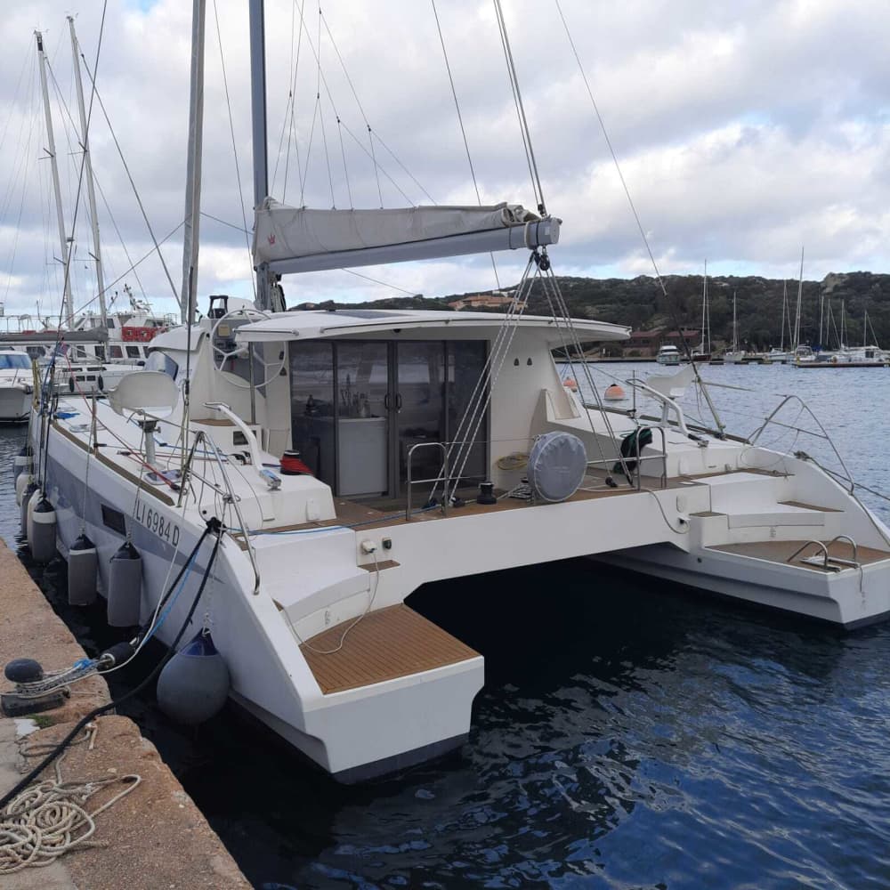 Una giornata alla scoperta di Stintino: la vera Dolce Vita su un catamarano