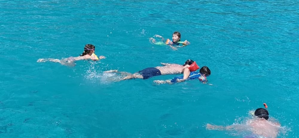 Una giornata alla scoperta di Stintino: la vera Dolce Vita su un catamarano