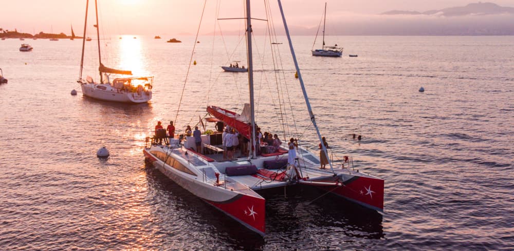 Escapade en catamaran au coucher du soleil des îles Sanguinaires dans le golfe d'Ajaccio