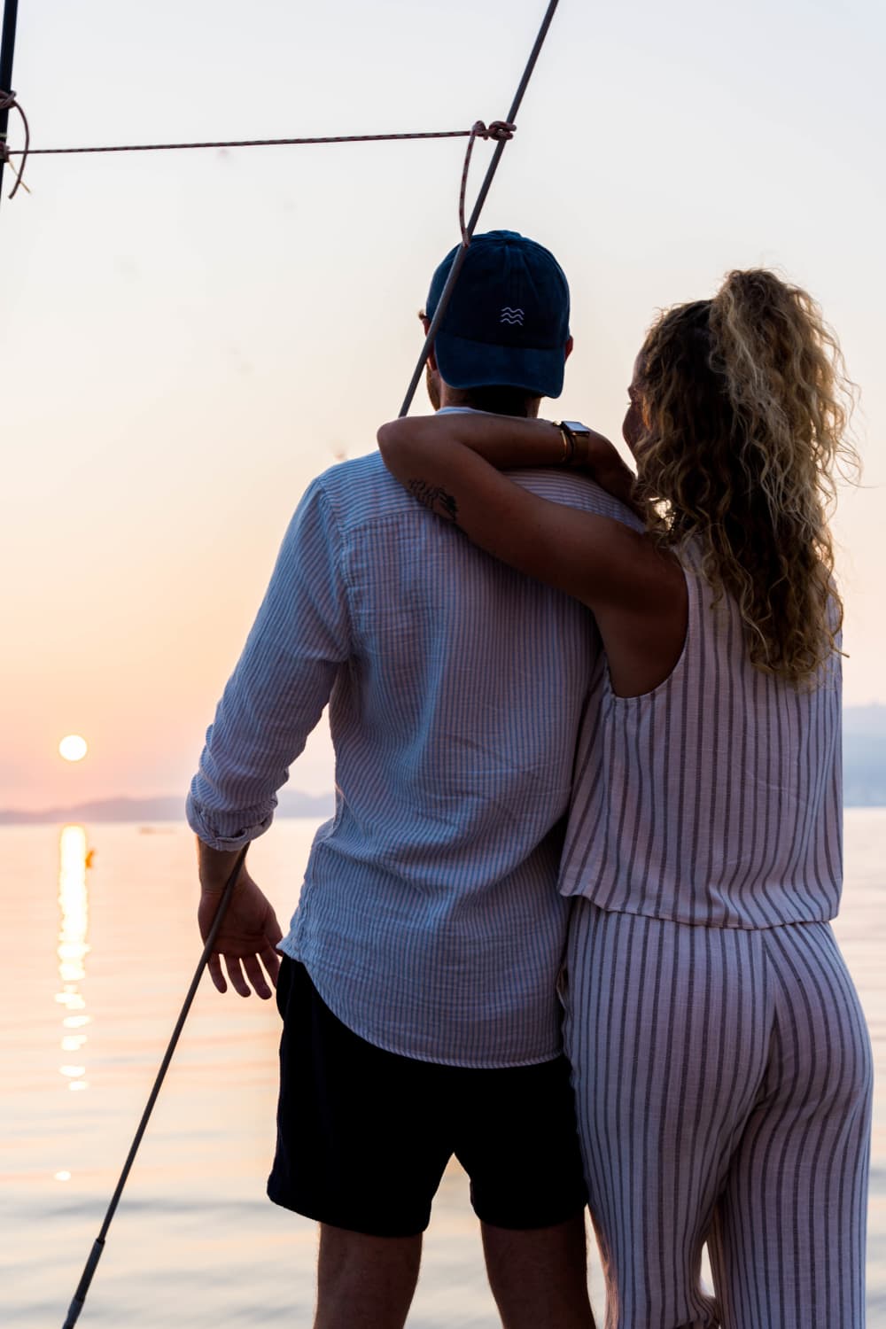 Escapade en catamaran au coucher du soleil des îles Sanguinaires dans le golfe d'Ajaccio