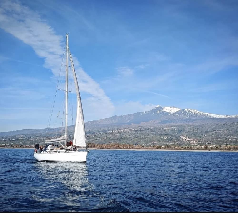 Heldagsresa till Taormina: Utforska Isola Bella, Atlantisbukten och dolda grottor