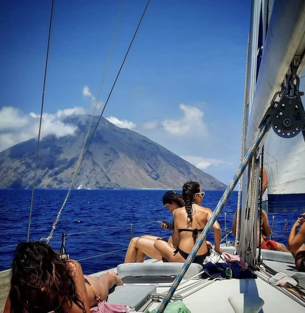 Heldagsresa till Taormina: Utforska Isola Bella, Atlantisbukten och dolda grottor