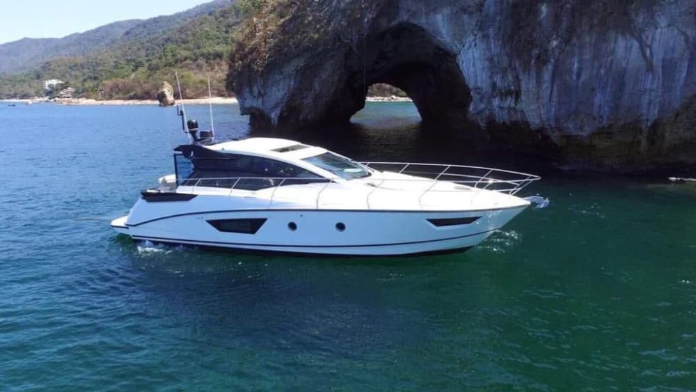 Pura alegría de navegar: Vive la magia de Puerto Vallarta.