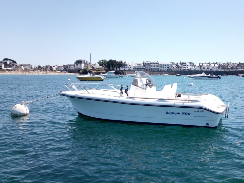 Iniziate la vostra vacanza con 3 ore e mezza di divertimento su un motoscafo.