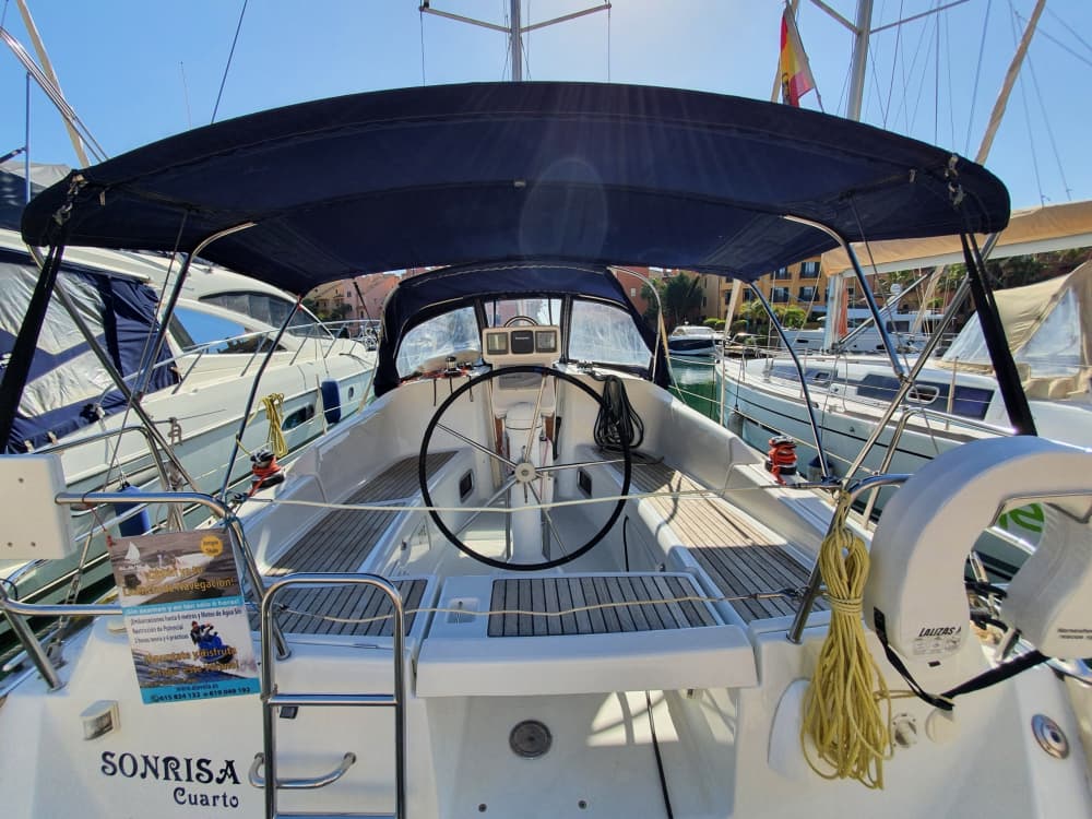 Spend 8h on the warm waters of San Roque