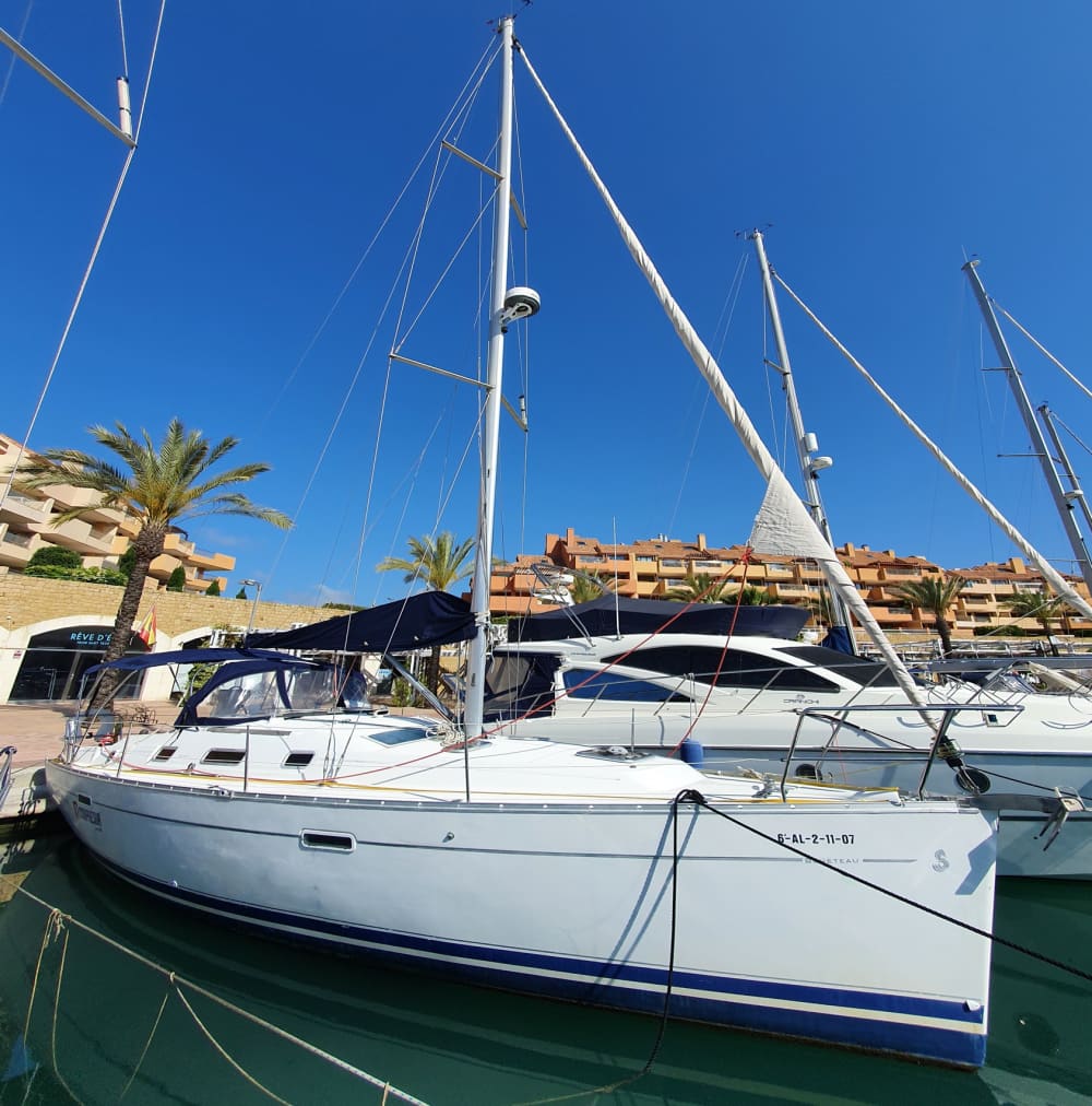 Spend 8h on the warm waters of San Roque