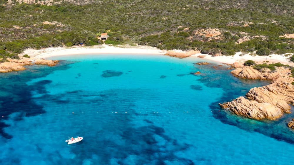 Escursione di un giorno nell'Arcipelago della Maddalena: un viaggio tra natura selvaggia e storia affascinante