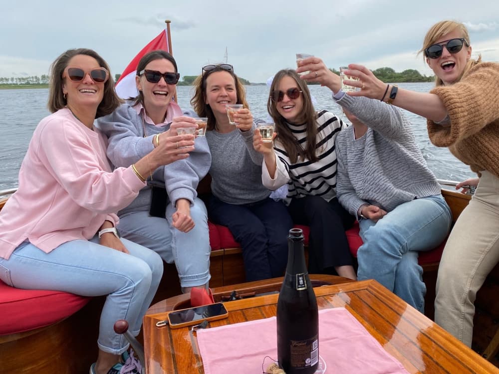 Geniet van de zon tijdens een 7 uur durende boottocht in Zeeland.