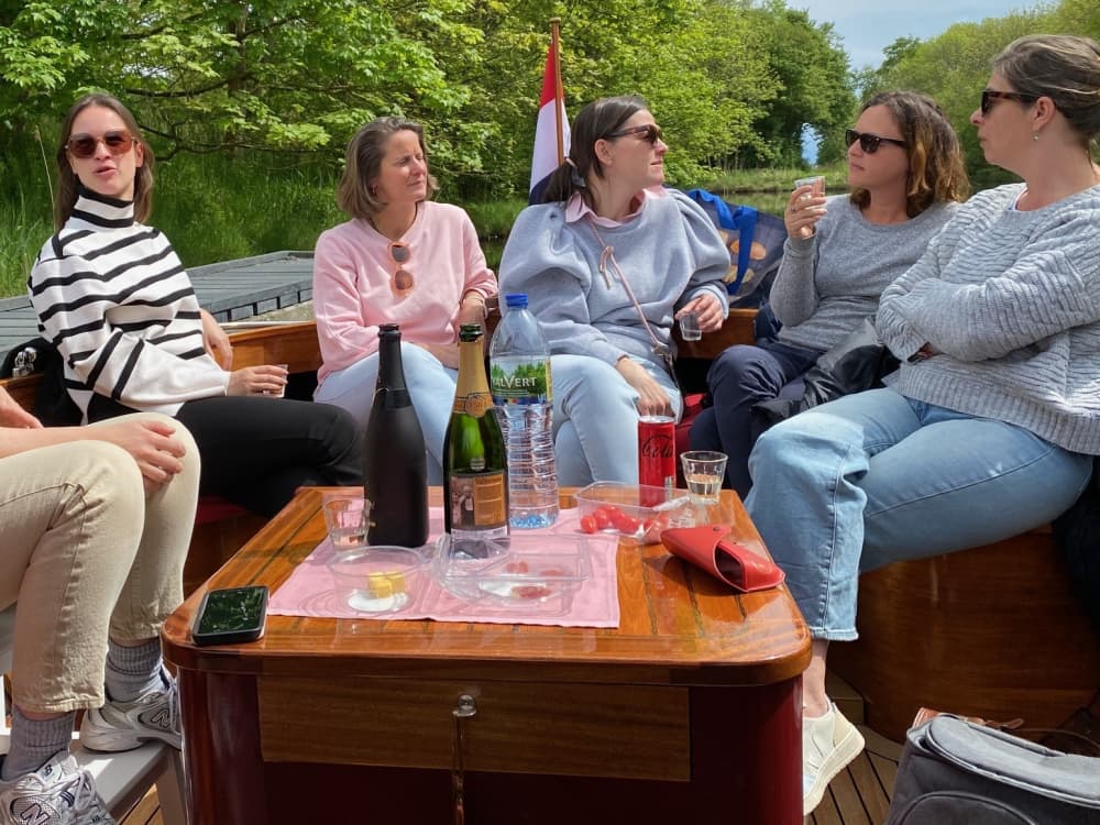 Geniet van de zon tijdens een 7 uur durende boottocht in Zeeland.