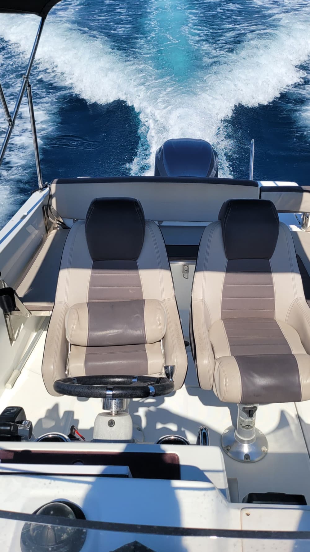 Twój dzień w Vinišće: Wynajmij łódź motorową na 9 godzin odkrywania