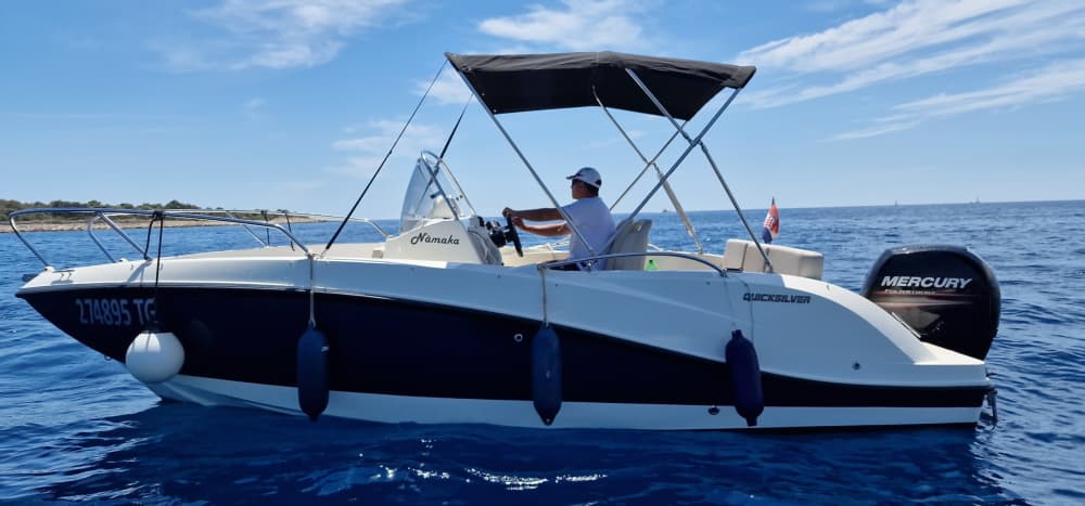 Odkryj Rogoznicę łodzią: Cały dzień na wodzie na pokładzie łodzi motorowej