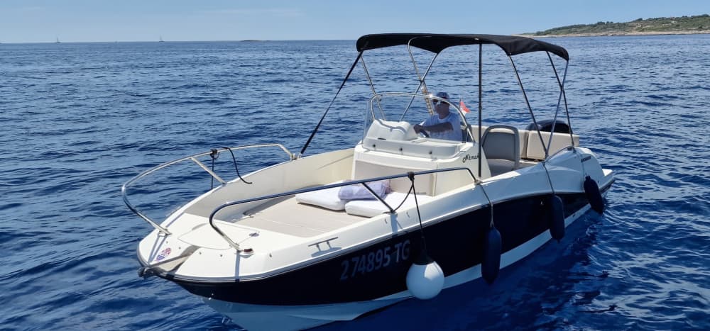 Odkryj Rogoznicę łodzią: Cały dzień na wodzie na pokładzie łodzi motorowej