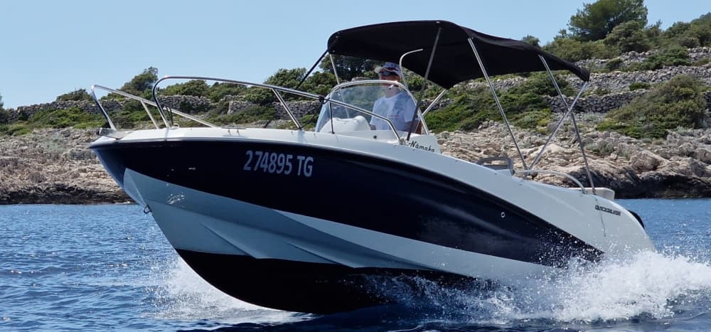 Odkryj Rogoznicę łodzią: Cały dzień na wodzie na pokładzie łodzi motorowej