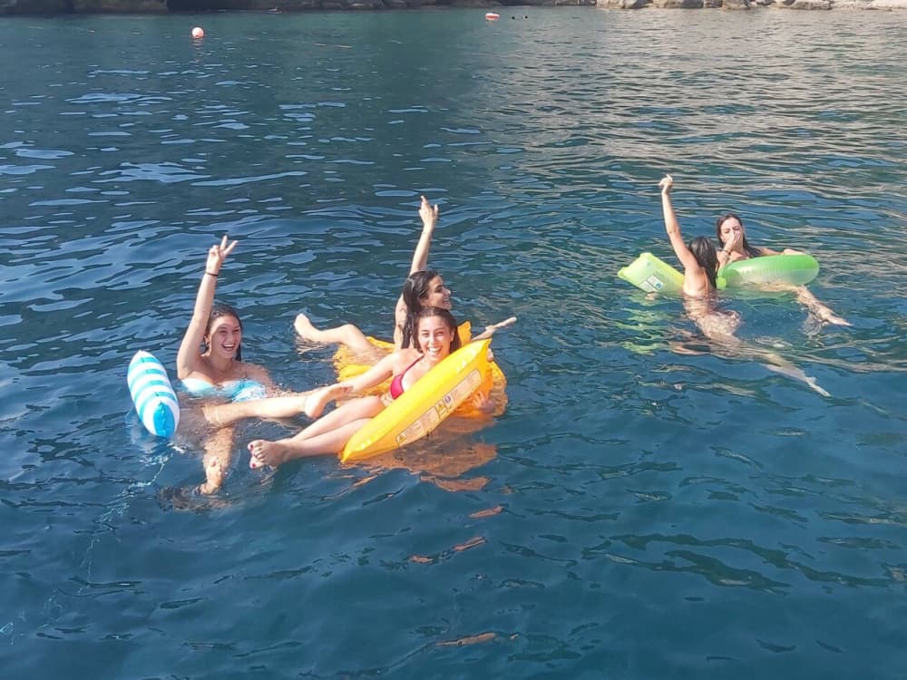 Atardecer mágico al amanecer con baño en aguas termales.