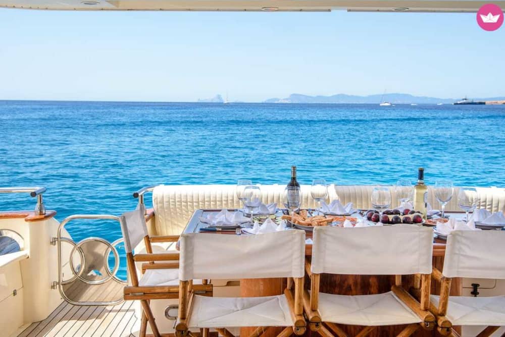 Horas doradas en el mar: nada, disfruta y escapa de la costa de Alicante.