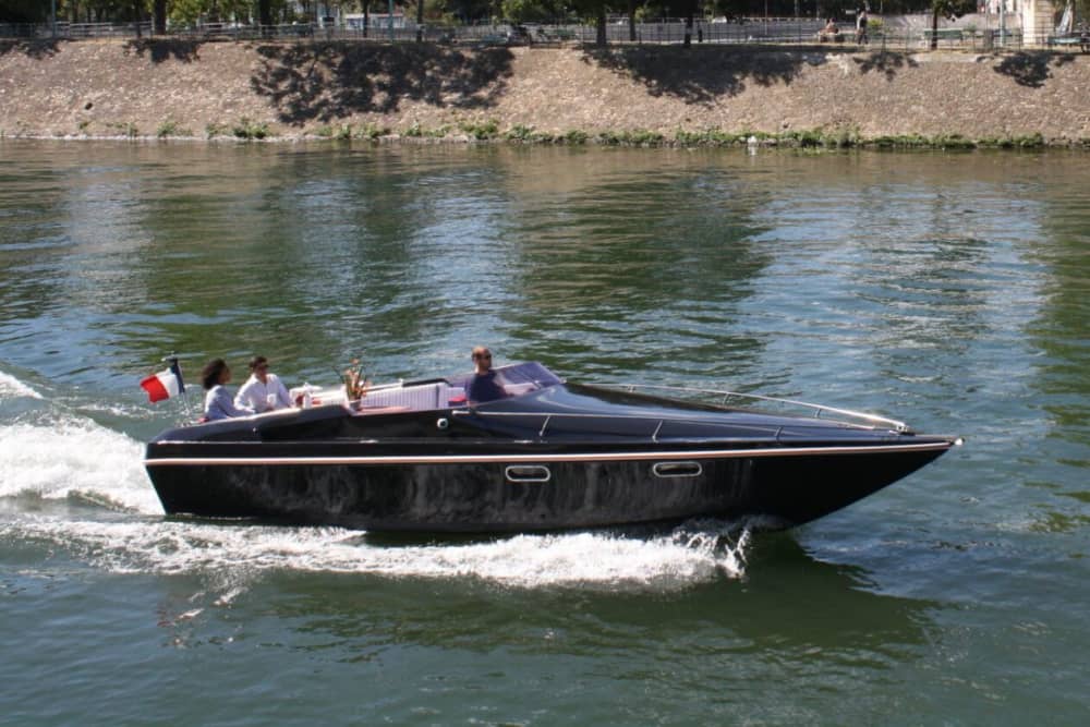 Öko-Kreuzfahrt in Paris: Erleben Sie Null-Emissionen an Bord der Black Swan