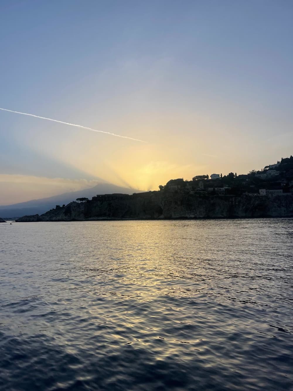 Cruzeiro inesquecível na baía de Taormina: sol, mar e relaxamento