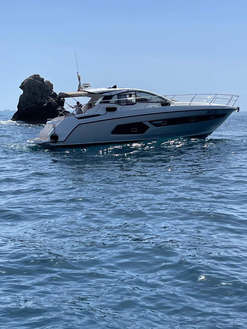 Cruzeiro inesquecível na baía de Taormina: sol, mar e relaxamento