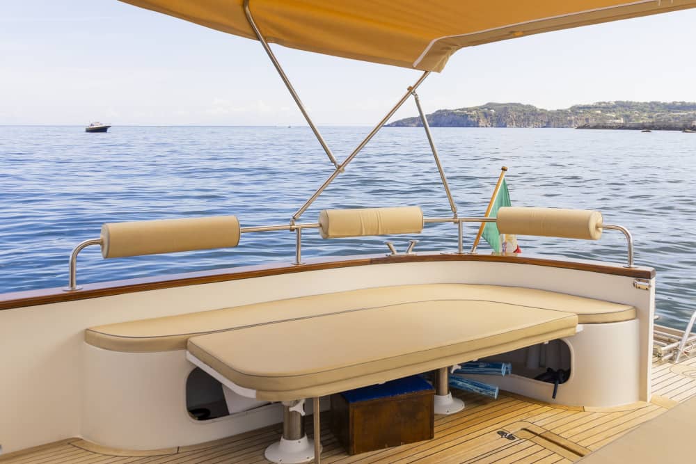 O melhor de Ischia e Procida a partir de Lacco Ameno: um relaxante passeio de barco.