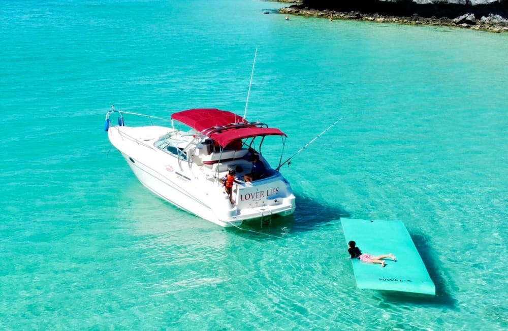 Découvrez La Paz lors d'une excursion d'une journée en bateau à moteur.