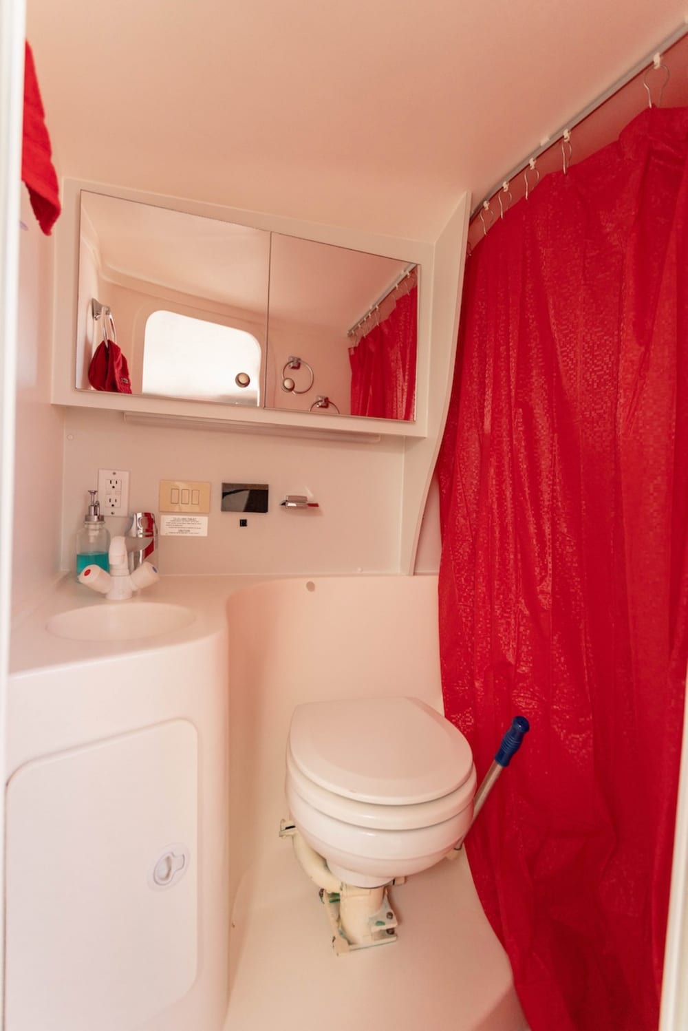 Découvrez La Paz lors d'une excursion d'une journée en bateau à moteur.