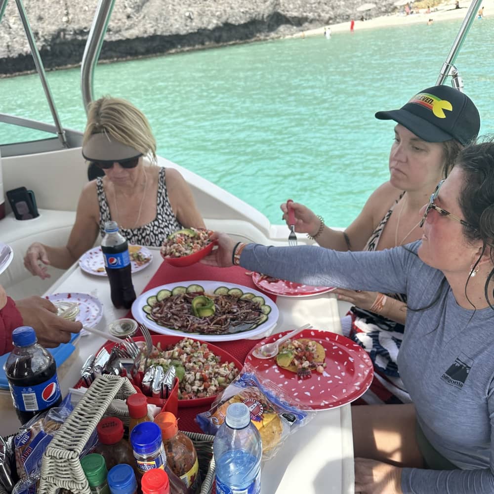 Découvrez La Paz lors d'une excursion d'une journée en bateau à moteur.