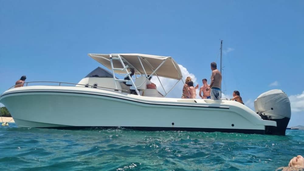 Relájate en Marigot: 9 horas de sol en una lancha motora.