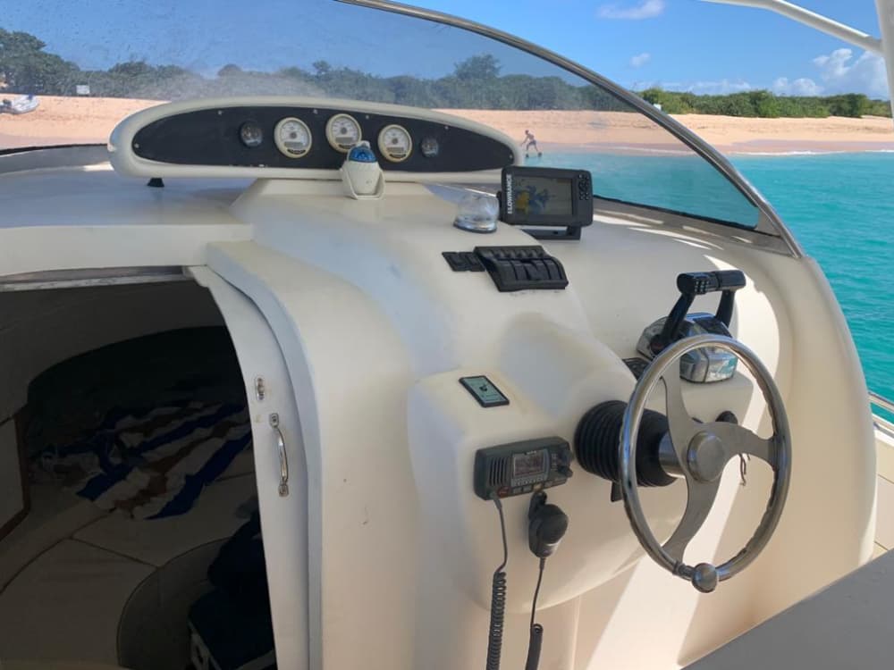 Détente à Marigot : 9 heures de soleil sur un bateau à moteur