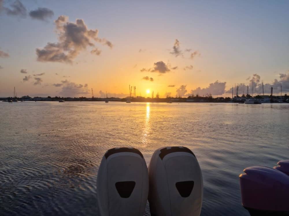 Détente à Marigot : 9 heures de soleil sur un bateau à moteur