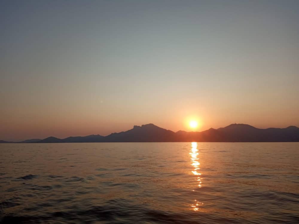 Sunset Cruise: 2 Stunden Magie auf einem Katamaran