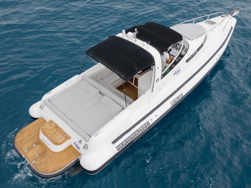 Plages secrètes et grottes : excursion privée en bateau au départ de Kolymvari (6 h)