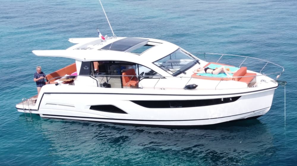 Din dag i Golfe Juan: Hyr en motorbåt för en heldags upptäcktsfärd