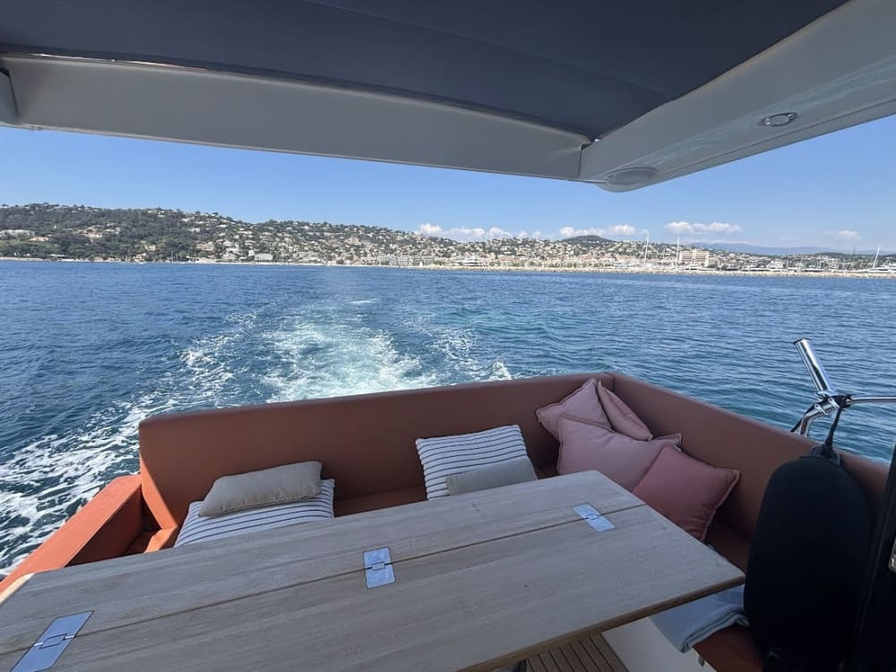 Din dag i Golfe Juan: Hyr en motorbåt för en heldags upptäcktsfärd