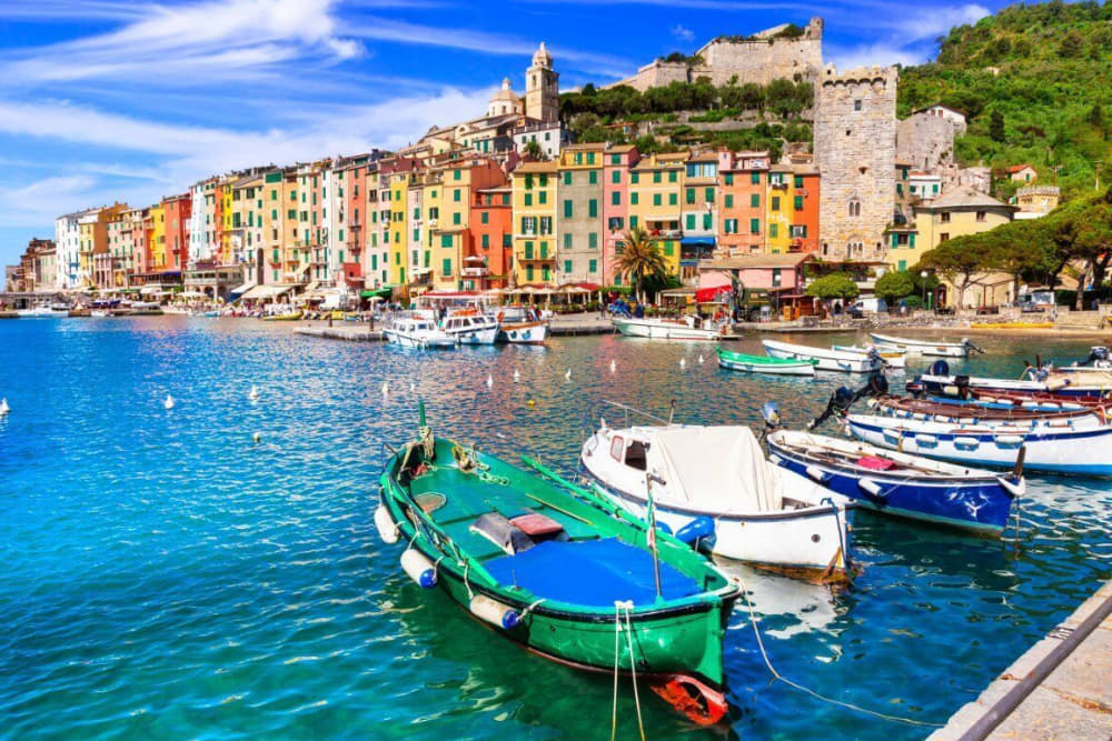 Upptäck Cinque Terre på en heldagstur med motorbåt