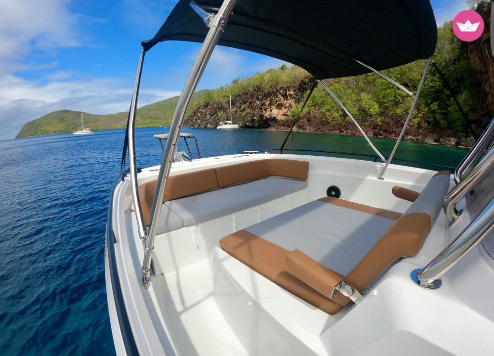 Location de bateau à moteur à la journée aux Trois-Îlets