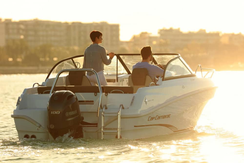 Explore the hidden bays of Makarska on a motorboat
