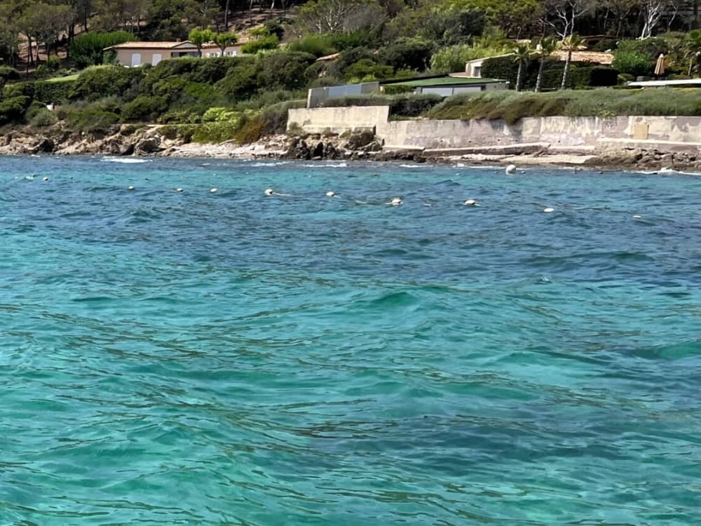 Disfruta del sol en una excursión en barco de 9 horas en Fréjus.