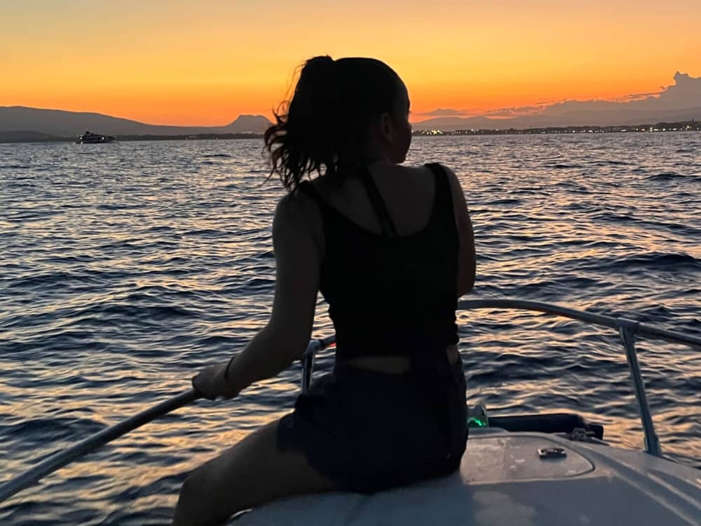 Disfruta del sol en una excursión en barco de 9 horas en Fréjus.