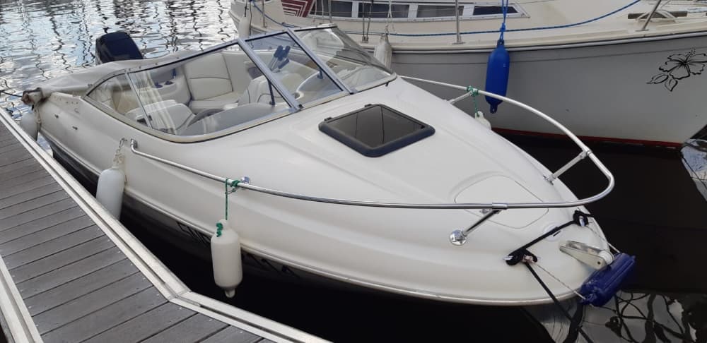 Disfruta del sol en una excursión en barco de 9 horas en Fréjus.