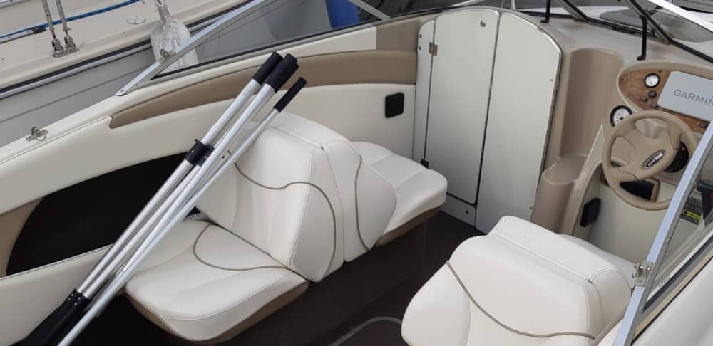 Disfruta del sol en una excursión en barco de 9 horas en Fréjus.